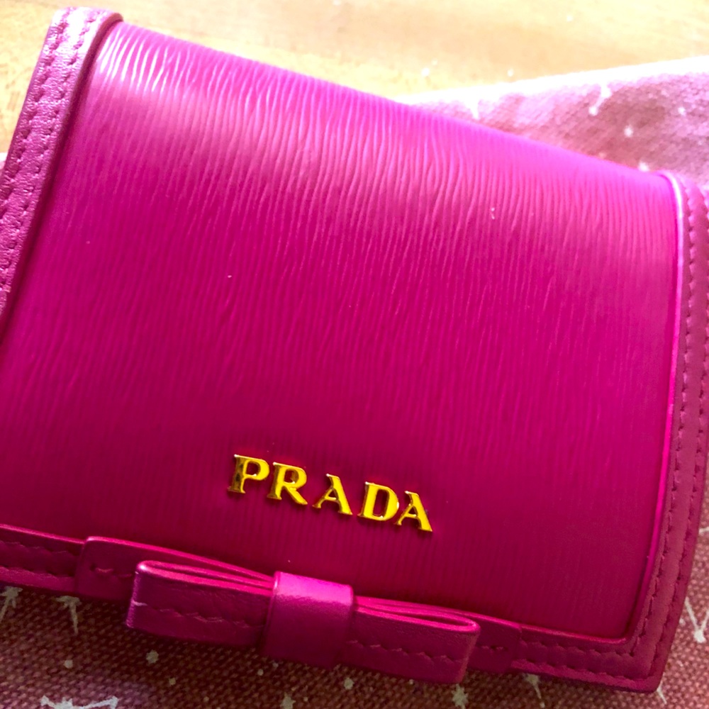 COPY - NWT PRADA SAFFIANO WALLET